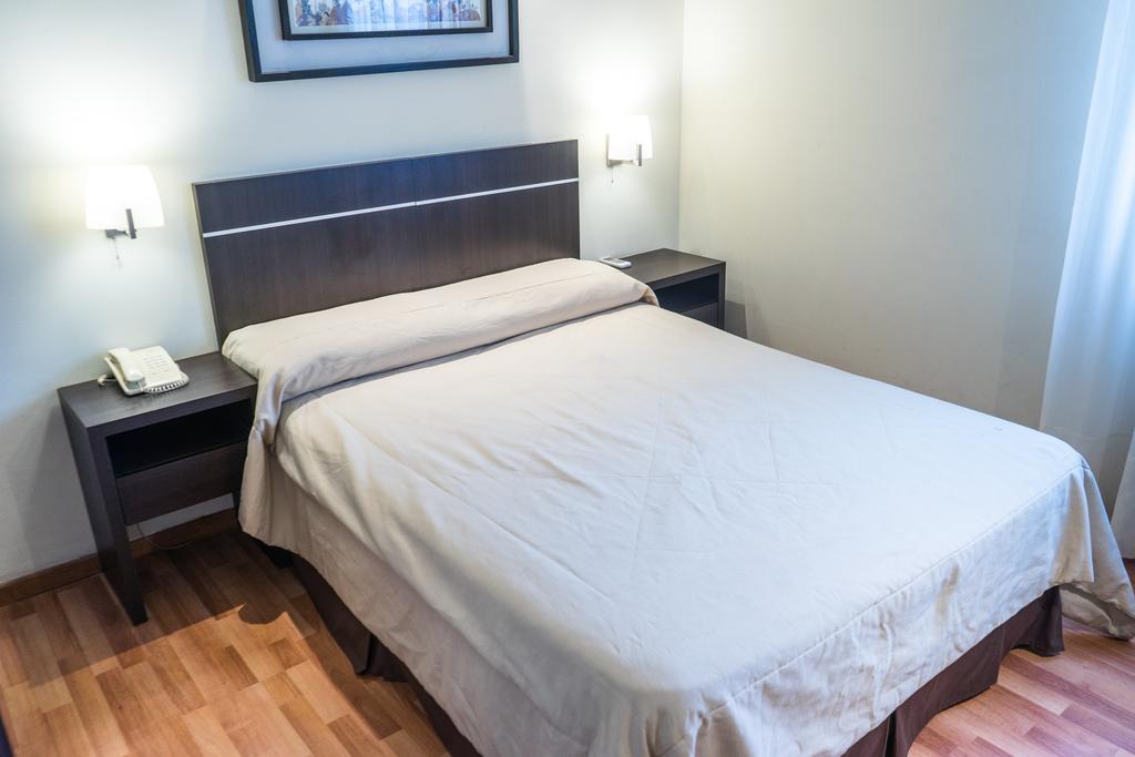 Hotel Vina De Italia Кордоба Екстериор снимка