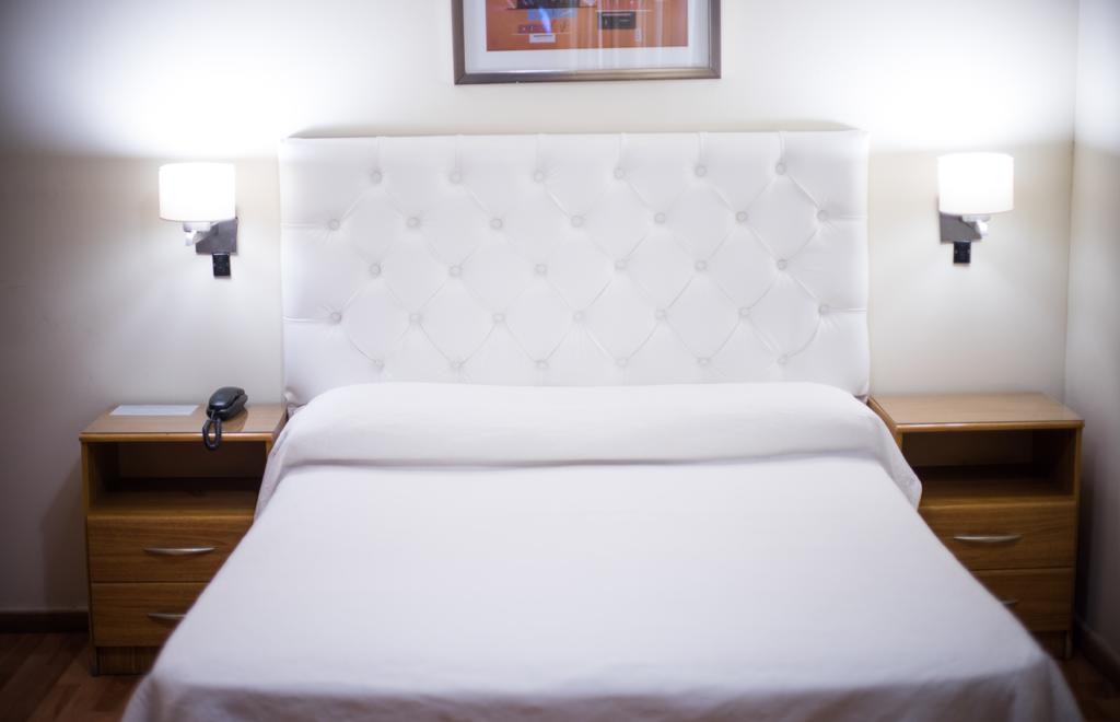 Hotel Vina De Italia Кордоба Екстериор снимка
